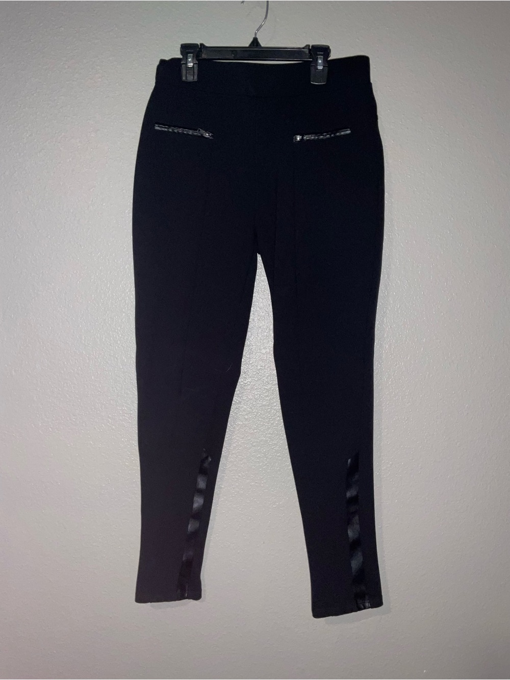 Guess Black Women’s Jeggings with Zip Pocket Details